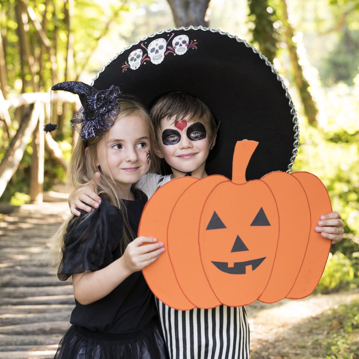 kids-with-costumes